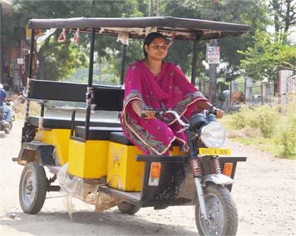 ಈಗ ಮಹಿಳೆಯರು ಚಲಾಯಿಸಲಿದ್ದಾರೆ ಇ ರಿಕ್ಷಾ!